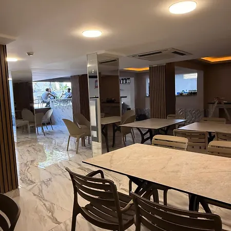 Hotel Livane *