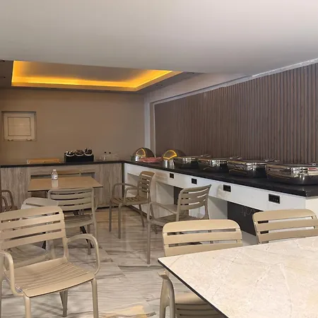 Hotel Livane *